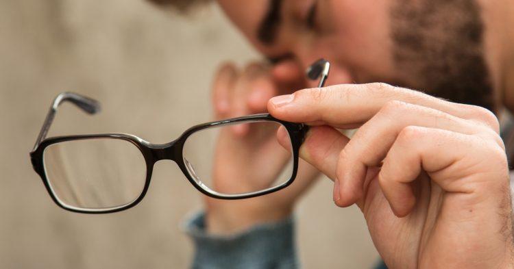O uso de óculos podem prejudicar ?